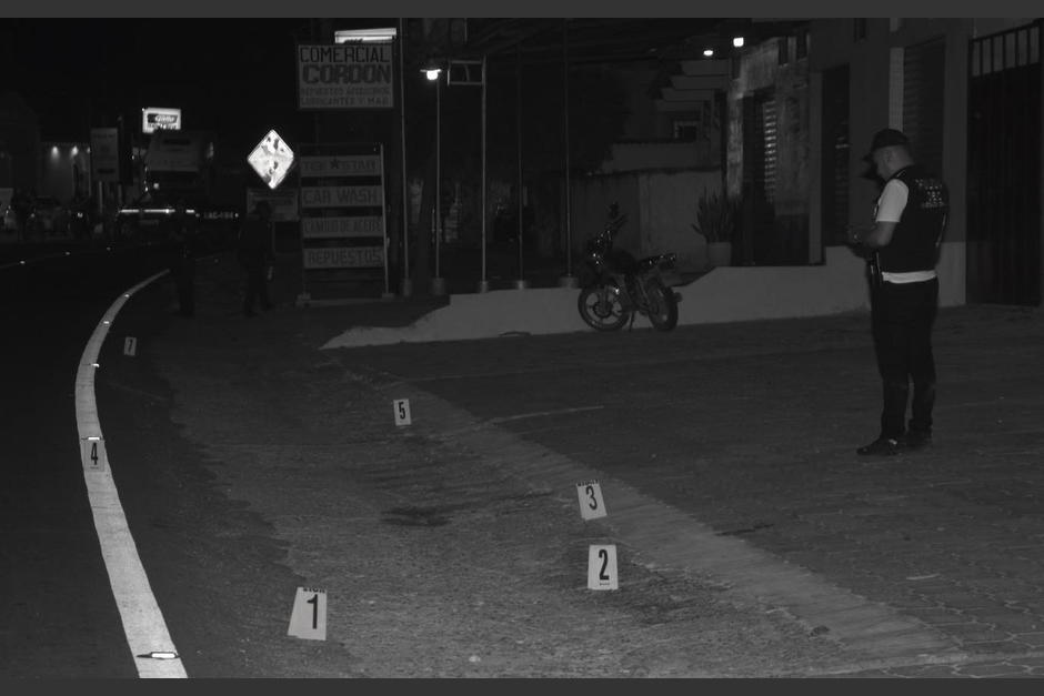 En la escena del crimen se hallaron ocho casquillos. (Foto: Edgar Pocón)