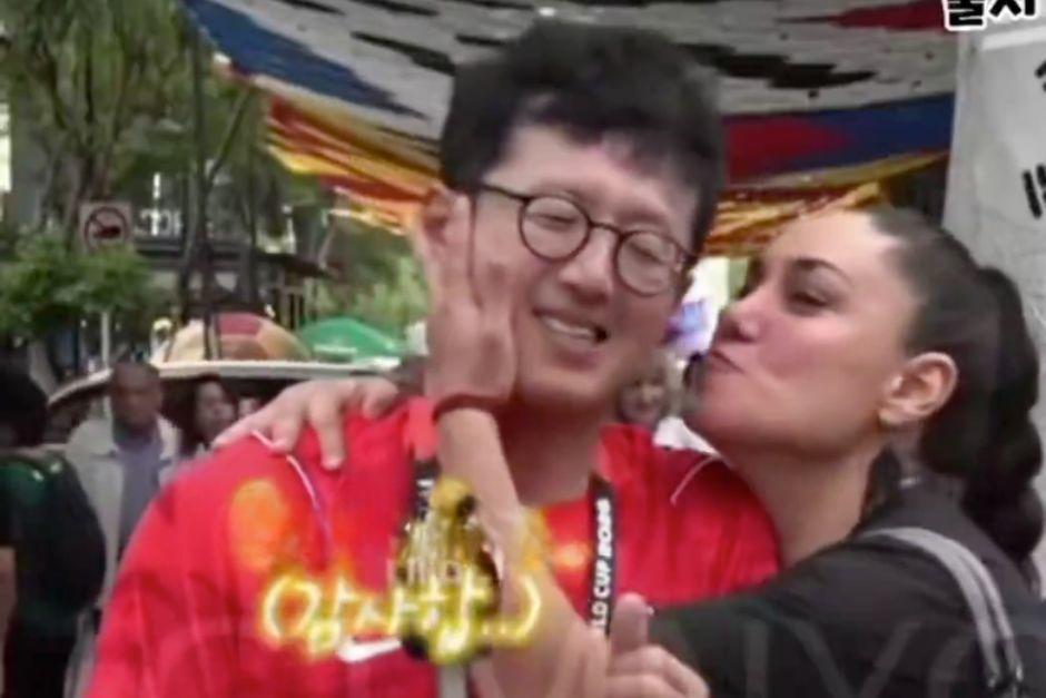 El reportero coreano realizaba una cobertura previo a la inauguración del Mundial 2026. (Foto: Captura de video)
