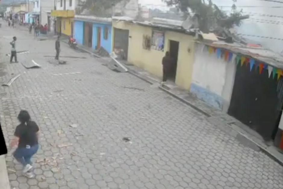 De este hecho solo se reportaron daños materiales. (Foto: Captura de video)