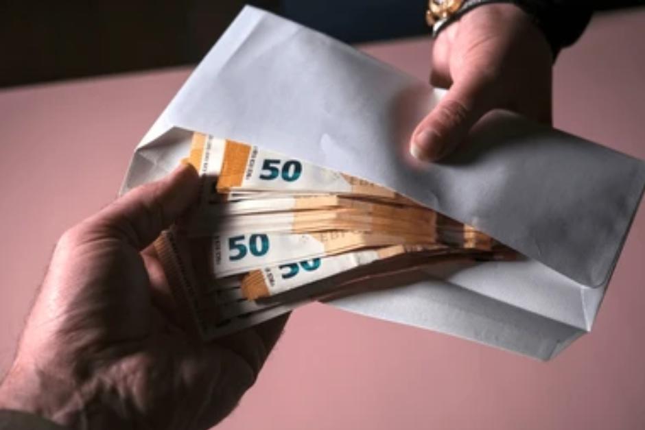 El dinero simulaba la suma que exigían los criminales pero se trataba de papel periódico. (Foto ilustrativa: Shutterstock)