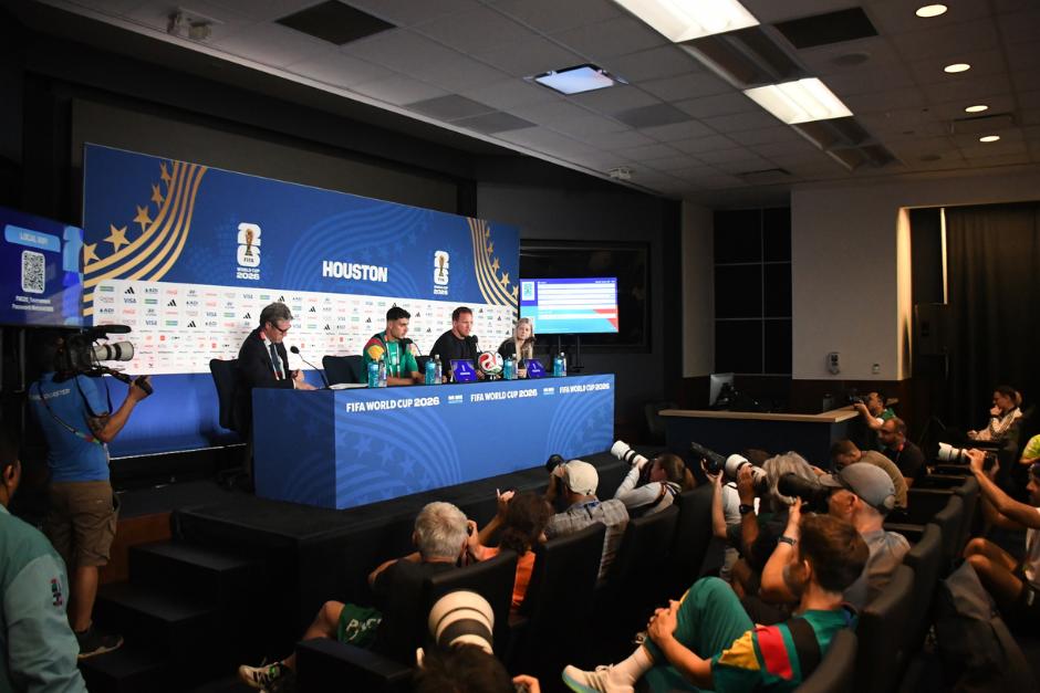 Pavlovic y Nagelsmann estuvieron alrededor de 25 minutos atendiendo a la prensa previo al debut. (Foto: Rudy Martínez)
