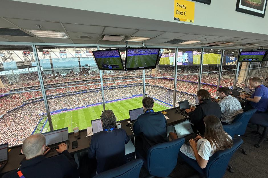 Una panorámica de cómo se ve el partido desde la tribuna de prensa en este bonito recinto. Los asientos para los medios estaban llenos de periodistas de diferentes puntos del mundo. (Foto: Pedro Pablo Mijangos)