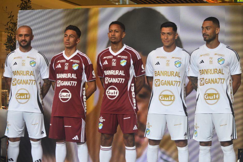 (De izquierda a derecha) José Contreras, Lynner García y José Corena, han dejado el club en este mercado de piernas. (Foto: Bernie Morales)