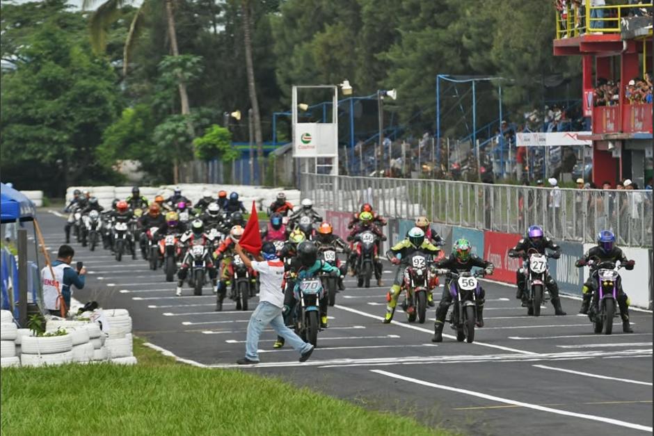 La salida, es uno de los momentos más intensos que se vive durante las carrera del Campeonato Nacional de Motociclismo ACMG. (Foto: PSLMX)