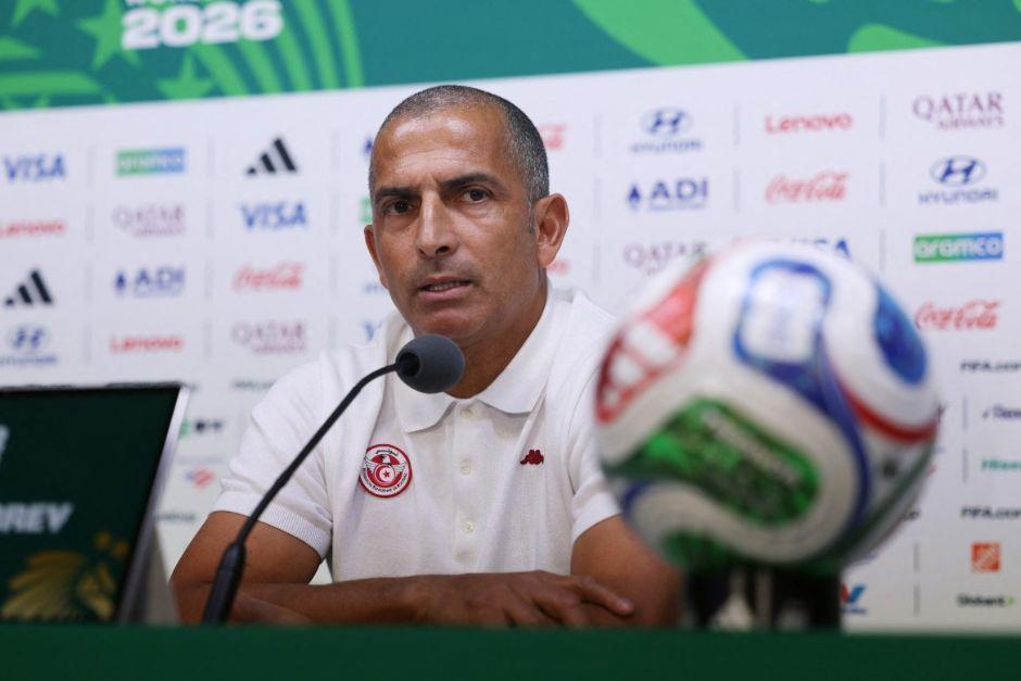 Sabri Lamouchi ya no dirigirá a la Selección de Túnez tras la escandalosa derrota de 5-1 contra la selección de Suecia. Quedó fuera en la primera jornada de la fase de grupos del Mundial 2026. (Foto: AFP)