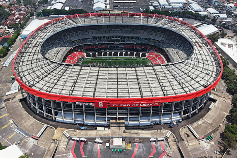 Un joven colocaba a la renta su acreditación para que pudieran ingresar a los partidos del Mundial 2026. (Foto: AFP)