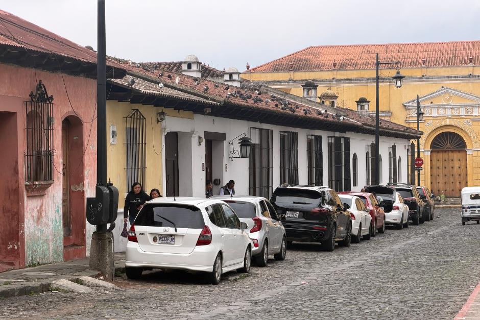 El Concejo Municipal de Antigua Guatemala aprobó la nueva normativa de estacionamiento. (Foto: Miguel López/Colaboración)