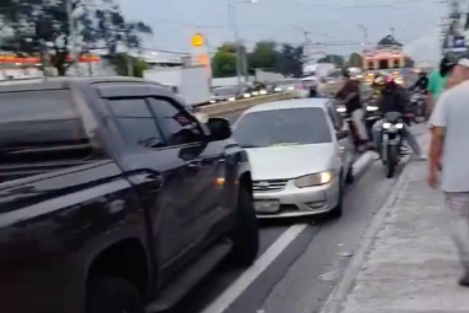 Momentos de tensión se vivieron en el tránsito de la ruta CA-9. (Foto: Captura de video)