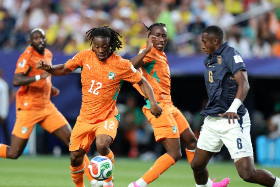 Elye Wahi de Costa de Marfil no podrá viajar a Canadá ya que ese país le negó la visa. El combinado africano se medirá contra Alemania en la segunda fecha de su grupo. (Foto: AFP)