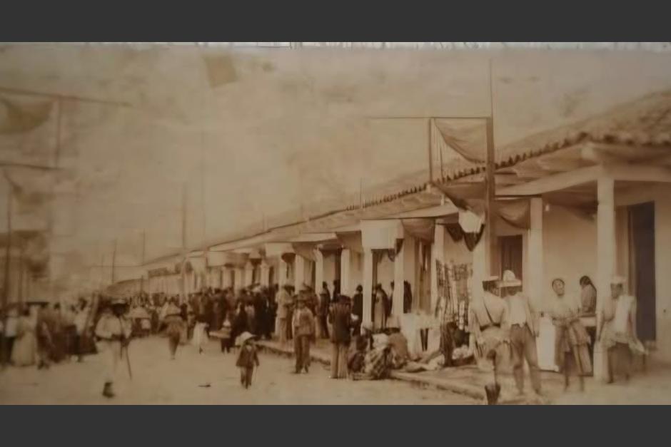 Primer Centro Comercial de San Pedro Sacatepéquez en los años setenta. (Foto: Fototeca Shecana)
