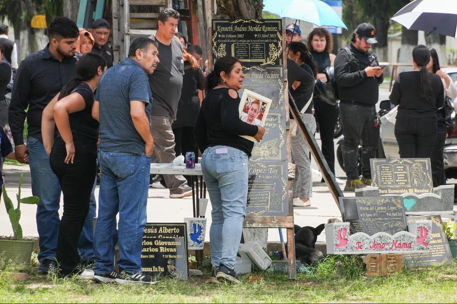 Olga Lucrecia fue sepultada por sus familiares este viernes. (Foto: Wilder López/Soy502)