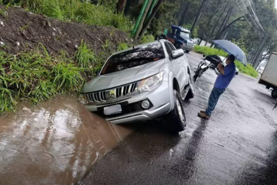 Los percances viales y la lluvia afectan el tránsito en ruta al Pacífico. (Foto: PMT de Villa Nueva)