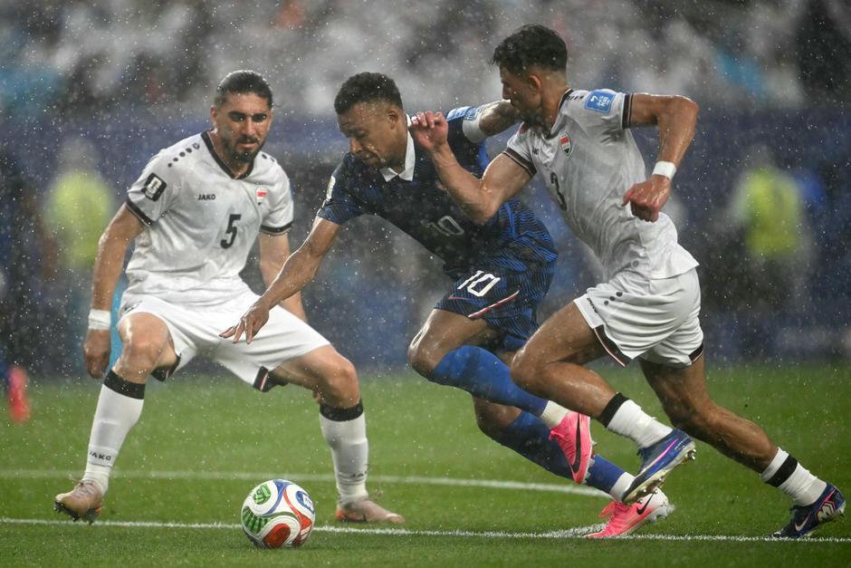 La lluvia no fue impedimento para que "Kiki" diera una demostración de su calidad. (Foto: AFP) 