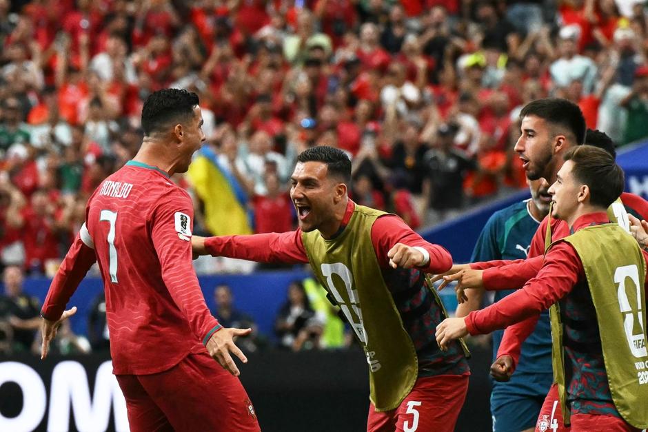 Cristiano festejó dos veces para guiar la primera victoria portuguesa en United 2026. (Foto: AFP)