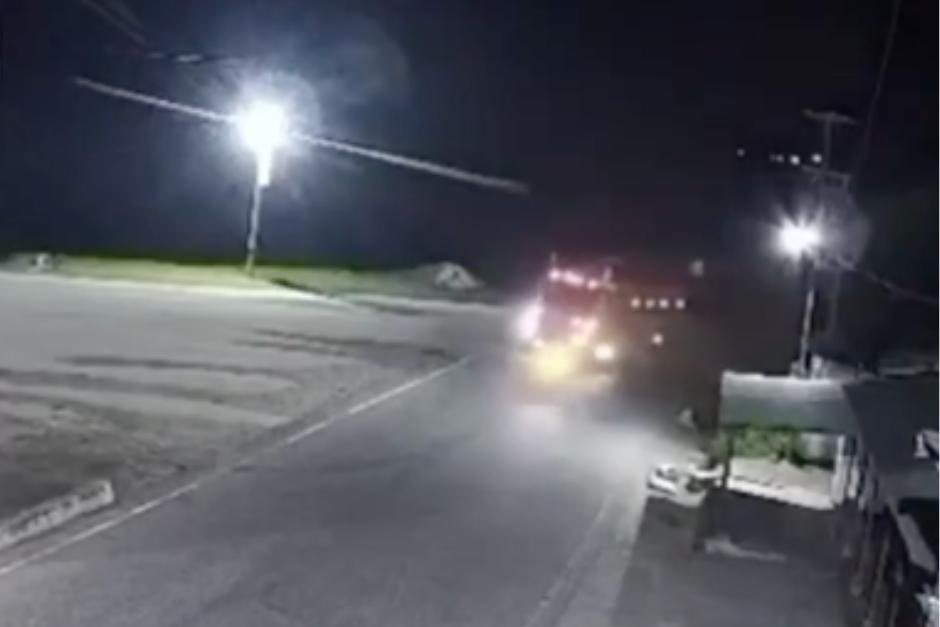 El hecho quedó documentado por medio de una cámara de seguridad. (Foto: Captura de video)