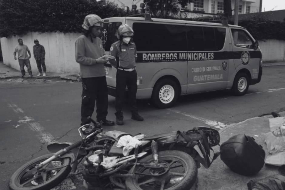 Autoridades arriban al lugar del accidente para realizar las diligencias correspondientes. (Foto: Bomberos Municipales)