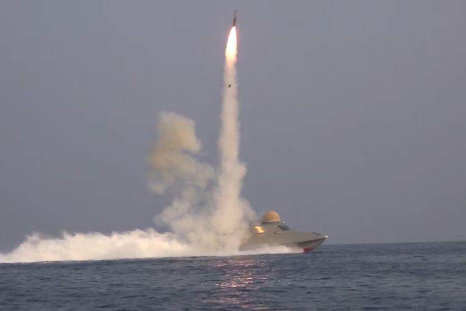 La tripulación fue evacuada de emergencia. (Foto: Infobae)