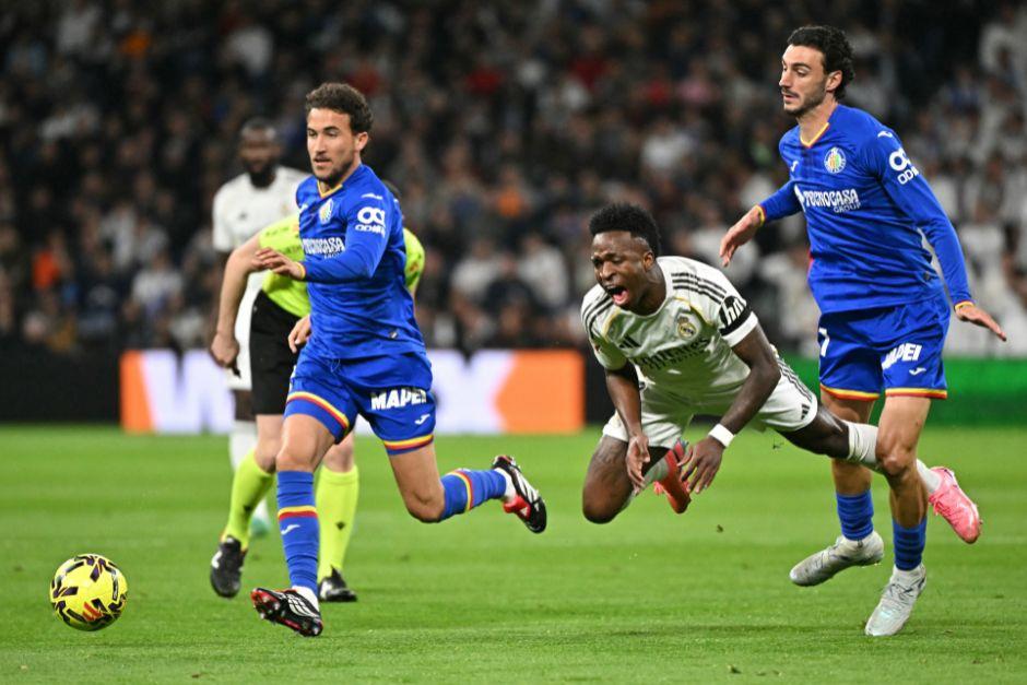 Vinicius Junior tuvo varias opciones de gol, pero la defensa azulona lo frenó duramente. (Foto: AFP)