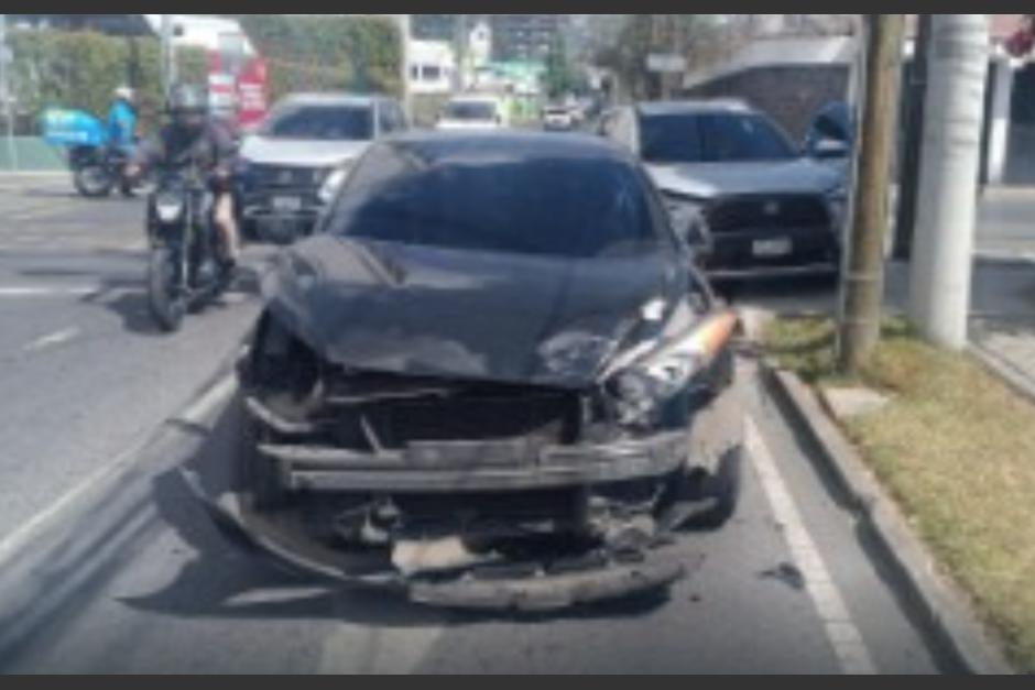 Dos autos colisionaron y obstaculizan el paso. (Foto: Policía MT)