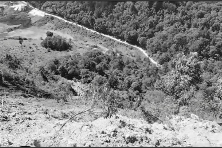 Los restos se ubicaron al fondo de un barranco. (Foto:Bomberos Voluntarios)