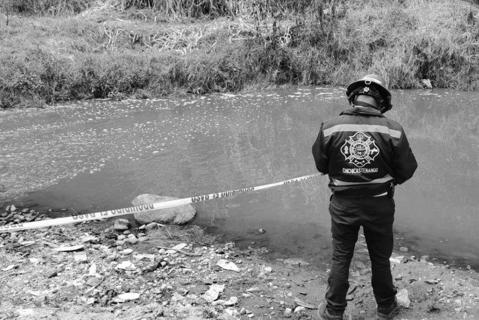 Los cuerpos quedaron a la orilla del río tras la tragedia. (Foto: Bomberos Municipales Departamentales) 