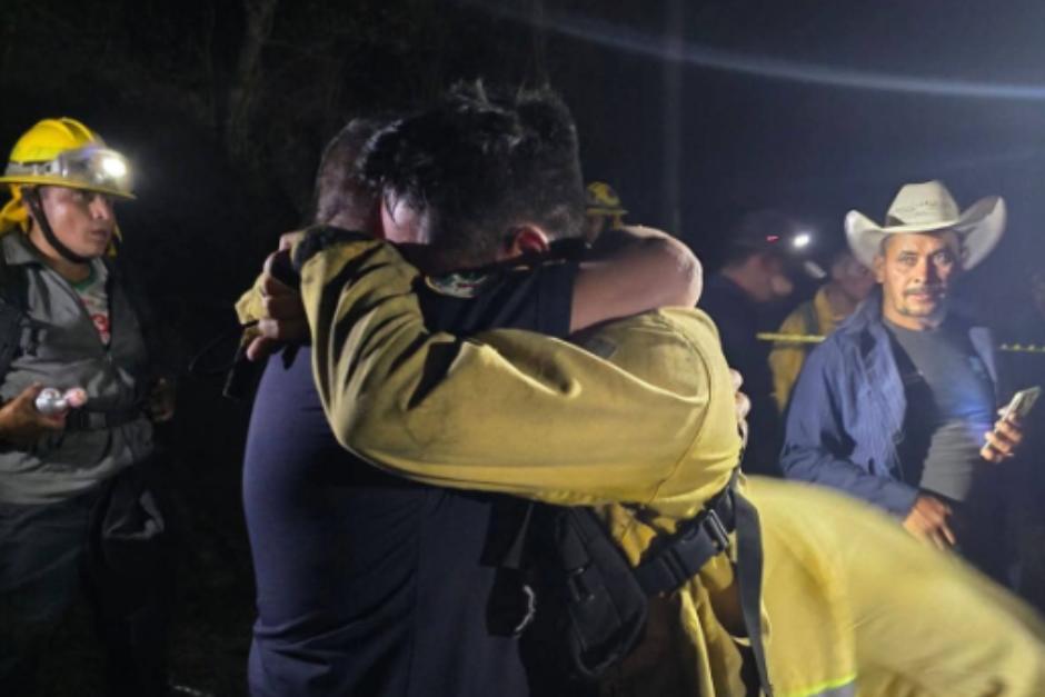 Padre e hijo se reunieron luego de confirmarse la muerte de dos brigadistas. (Foto: ASONBOMD/Tactic)