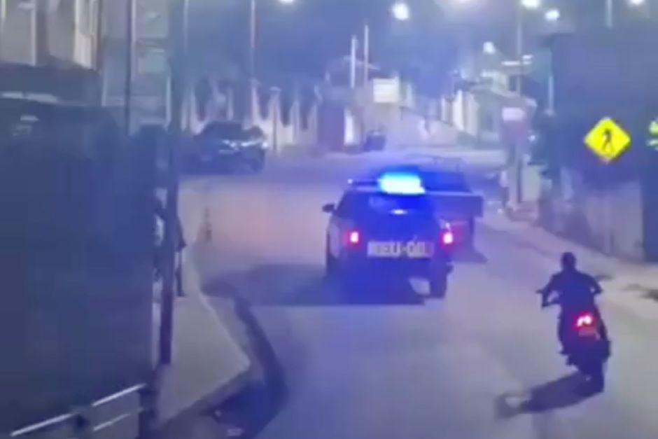 Policías y conductores persiguieron al responsable de un accidente de tránsito. (Foto: Captura de video)