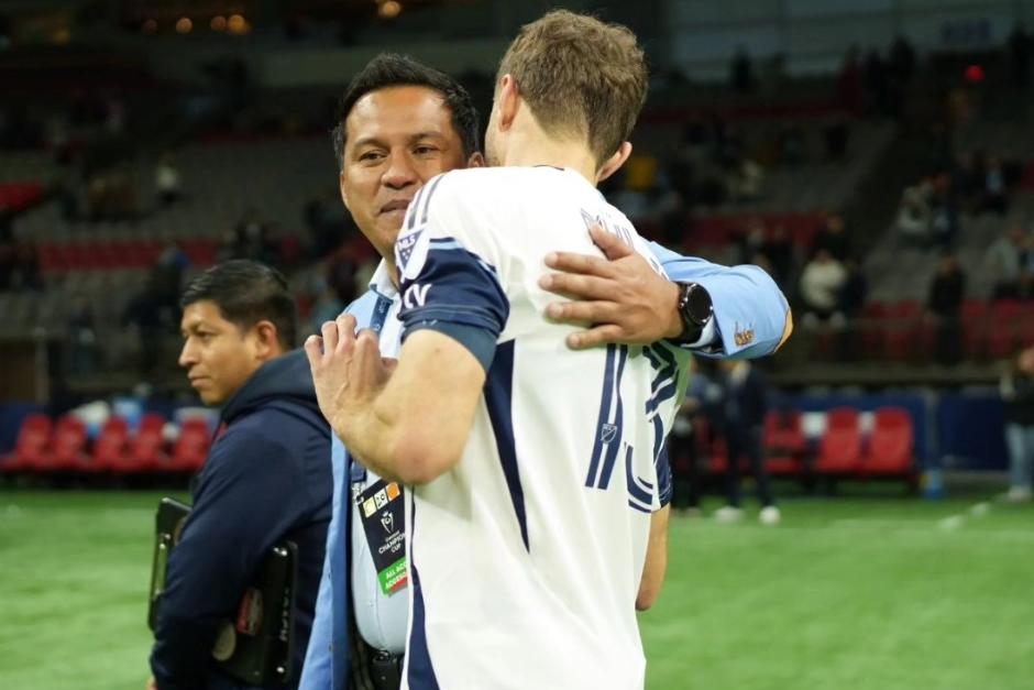 El técnico cobanero Marvin Amarini Villatoro habla de no haber ganado nada al alcanzar el liderato. Buscará mantenerse en esa posición. (Foto: Cartaginés)