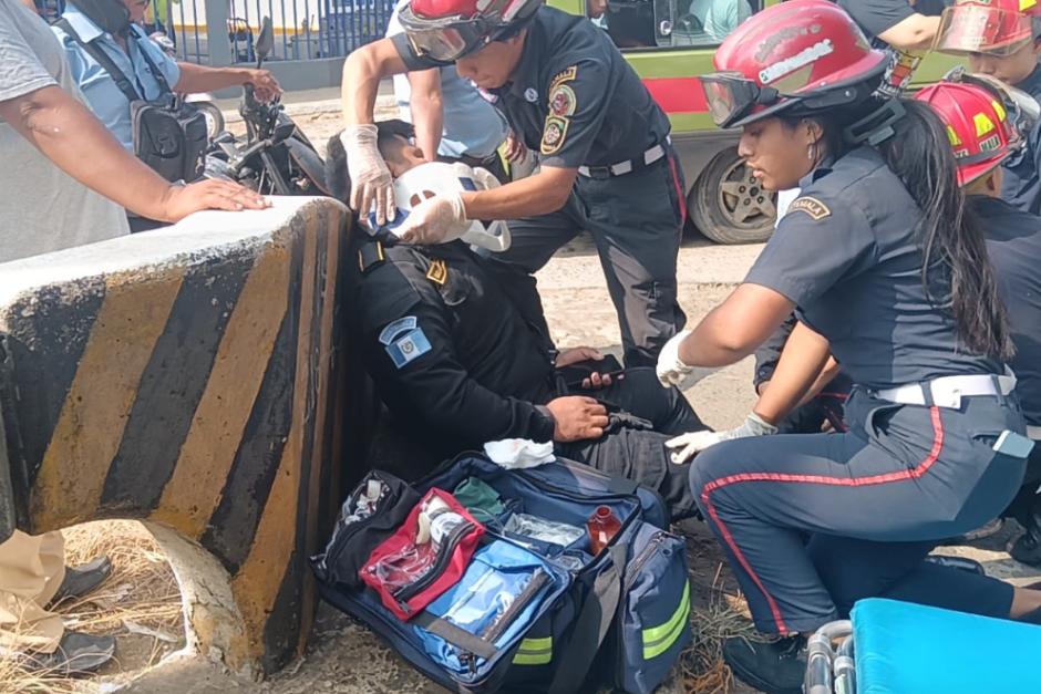 Tras el hecho, los agentes fueron trasladados a un centro asistencial. (Foto: Rudy Lopez/Colaborador)