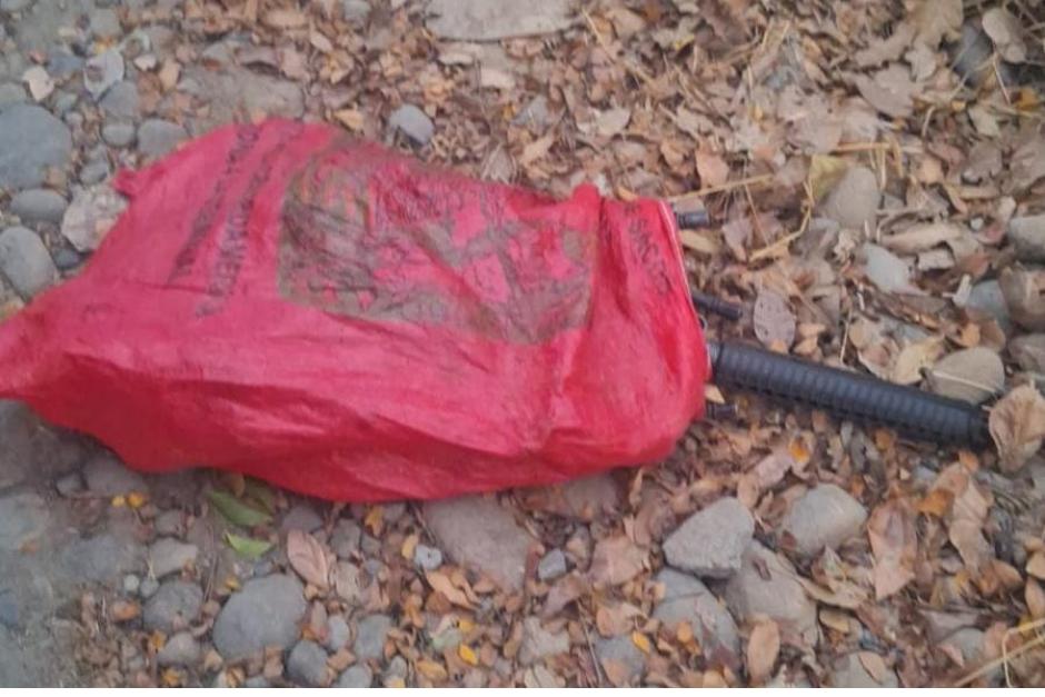 El arsenal fue localizado oculto dentro de costales abandonados en una fronteriza en jurisdicción del municipio de Ayutla. (Foto: PNC)