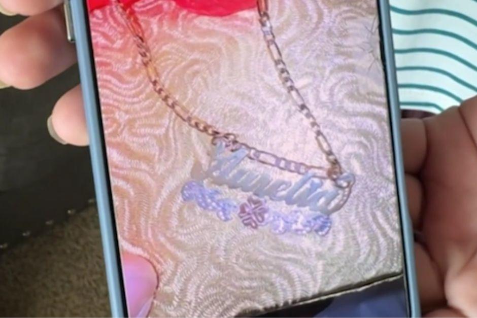 Las joyas se encontraban cerca de donde fueron encontrados los cadáveres. (Foto: Univisión)