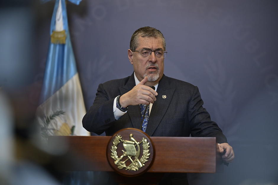 El mandatario confirmó que se seguirá aplicando la ley que pide que los automotores pesados tengan un sistema limitador de velocidad. (Foto: SCSP / Soy502)