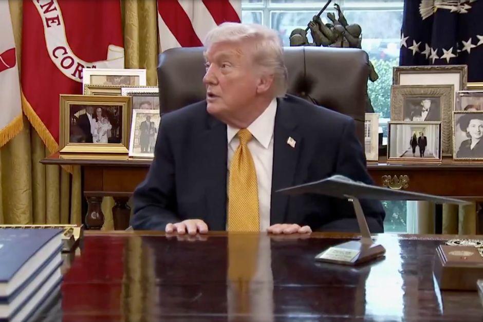 El mandatario habló este lunes con periodistas y señaló que espera tener "el honor de tomar Cuba". (Foto: Captura de video)