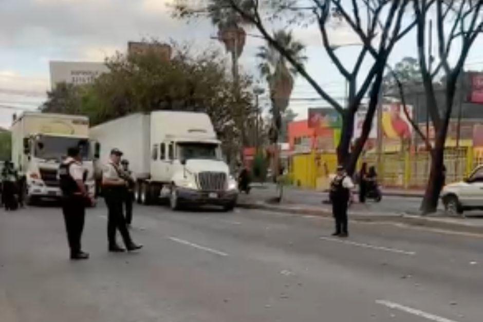Encapuchados protestaban por el alza del combustible. (Foto: Captura de video de Oscar Rivas)