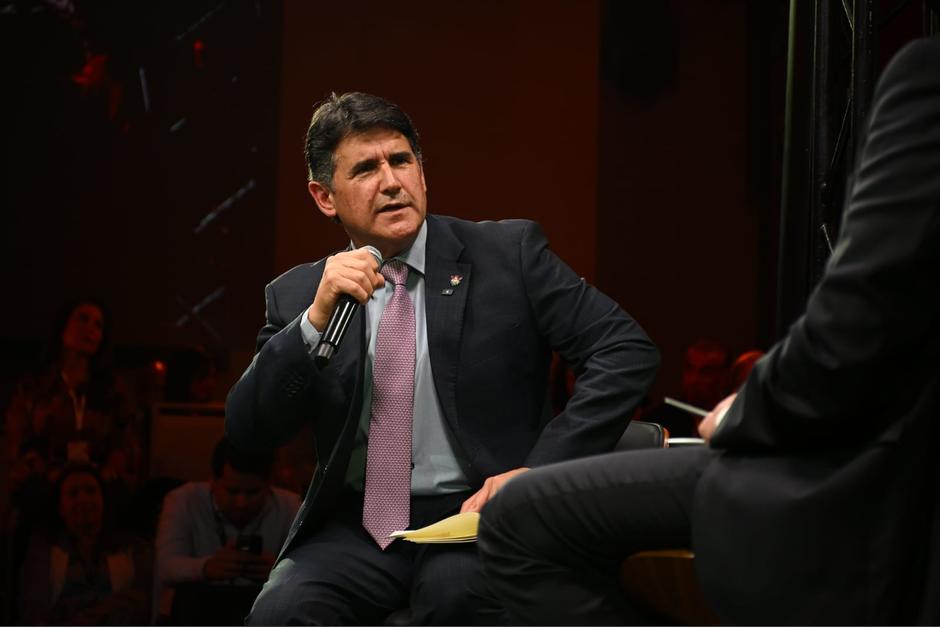 Ricardo Quiñónez, alcalde de la Ciudad de Guatemala, participó en un foro en donde se habló de que la situación de la movilidad es una emergencia nacional. (Foto: José Luis Pos / Colaborador)