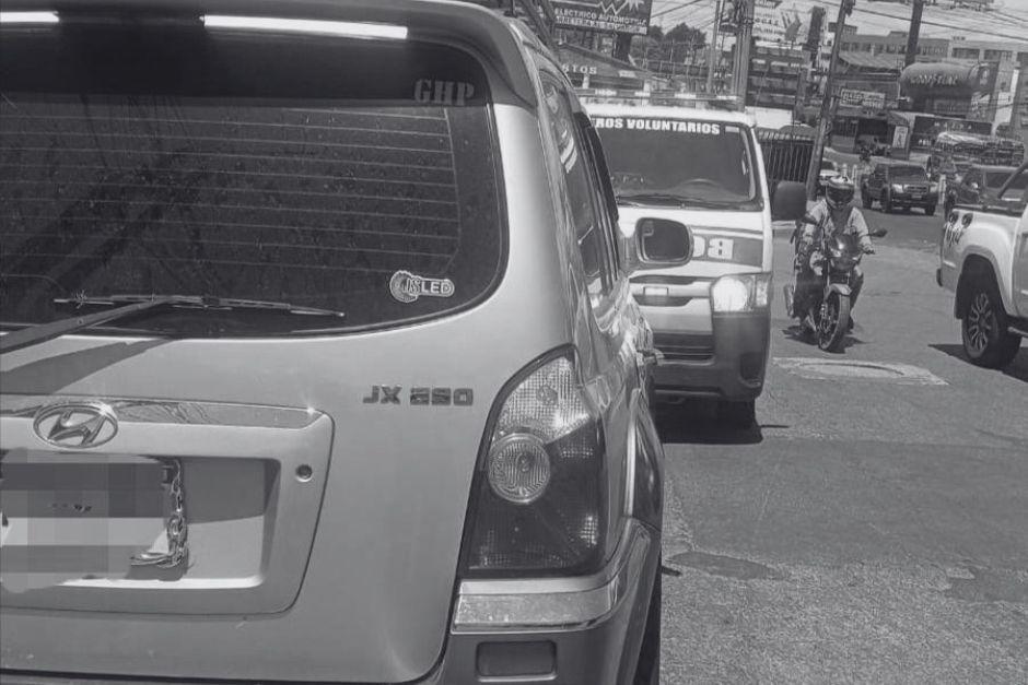 Una mujer se encontraba muerta en el interior de una camioneta. (Foto: PMT Fraijanes)