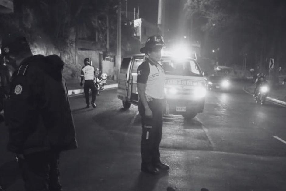 La víctima quedó fallecida sobre la cinta asfáltica del Anillo Periférico. (Foto: Bomberos Voluntarios)