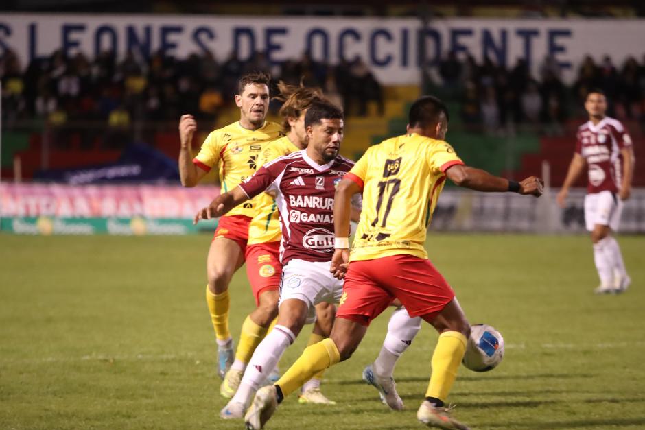 Los cremas perdieron ante Cobán, Antigua, Xelajú y ahora contra Marquense, en las últimas cuatro jornadas. (Foto: Nuestro Diario)