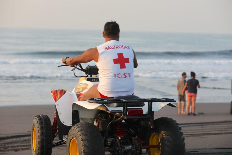 Rescatistas del IGSS están listos para brindar apoyo en las principales playas del país. (Foto: IGSS) 