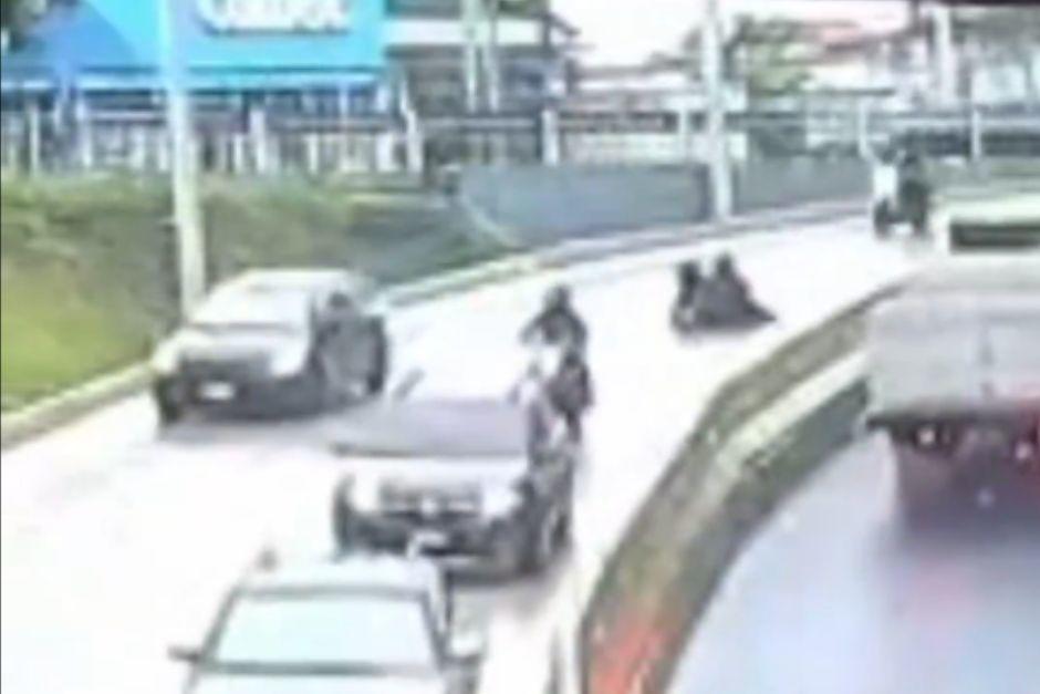 Varios conductores han derrapado esta mañana del sábado. (Foto:captura de video)