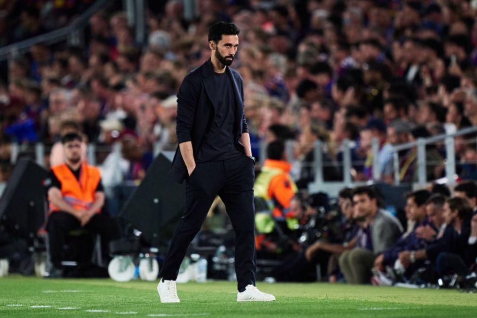 El entrenador merengue terminó molesto por la derrota ante el eterno rival y también por la pérdida del título. (Foto: Redes)
