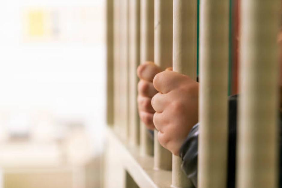 El colectivo Colectivo Artesana exigió la protección inmediata de 35 niñas y niños. (Foto ilustrativa: iStock)