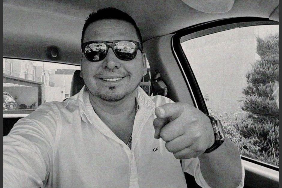 El cuerpo del funcionario quedó dentro en el lugar. (Foto: redes sociales)