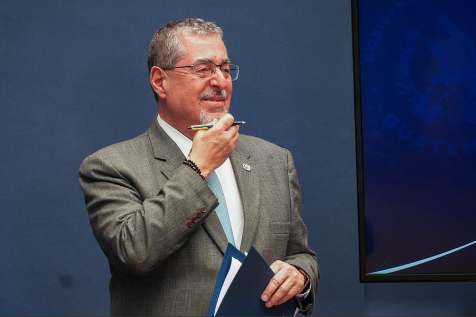 El presidente aseguró que trabajará más con la salida de Porras del MP porque ya no tendrá distracciones. (Foto: Wilder López / Soy502) 