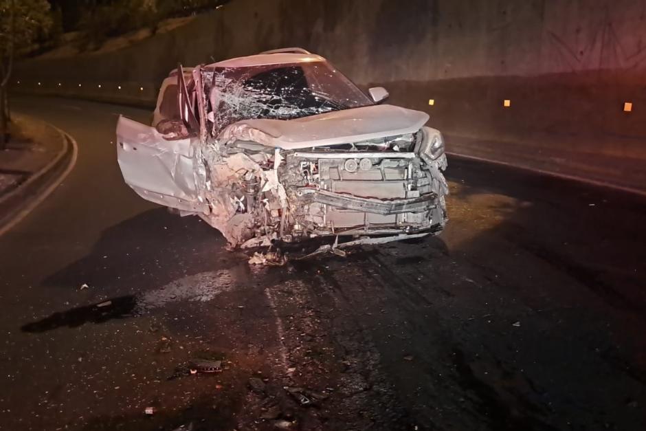 Agentes de tránsito regulan el paso vehicular en el área. (Foto: PMT)