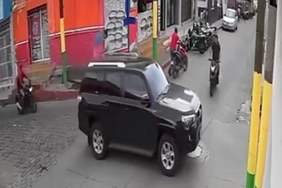 Un accidente de tránsito se repite en el mismo lugar de Amatitlán. (Foto: Captura de video)