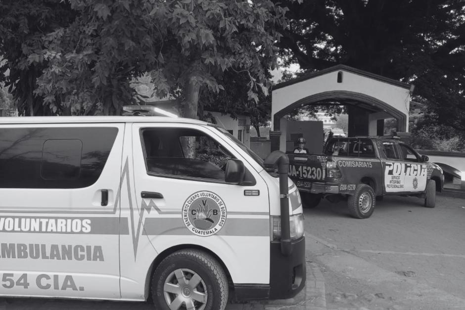 Autoridades resguardaron la escena tras el hallazgo de un cuerpo envuelto en sábanas en el cementerio municipal de Villa Canales. (Foto: CVB)