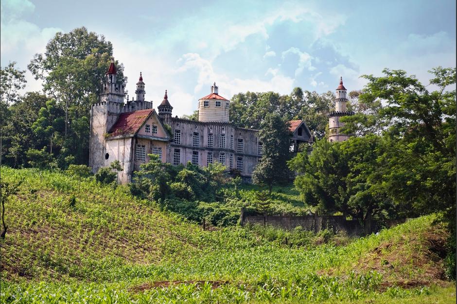 Vista del Castillo de Malacateco, una obra que combina la solidez del concreto moderno con el encanto visual de los castillos clásicos. (Foto: La Coleccion)