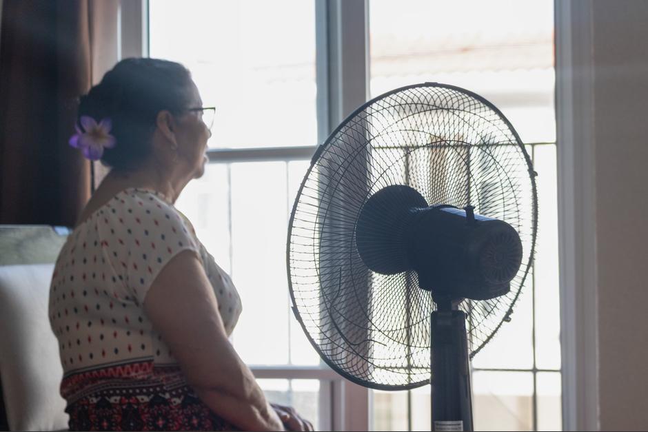 El intenso calor a disparado el uso de ventiladores y equipos de refrigeración. (Foto: AGTE / Soy502)