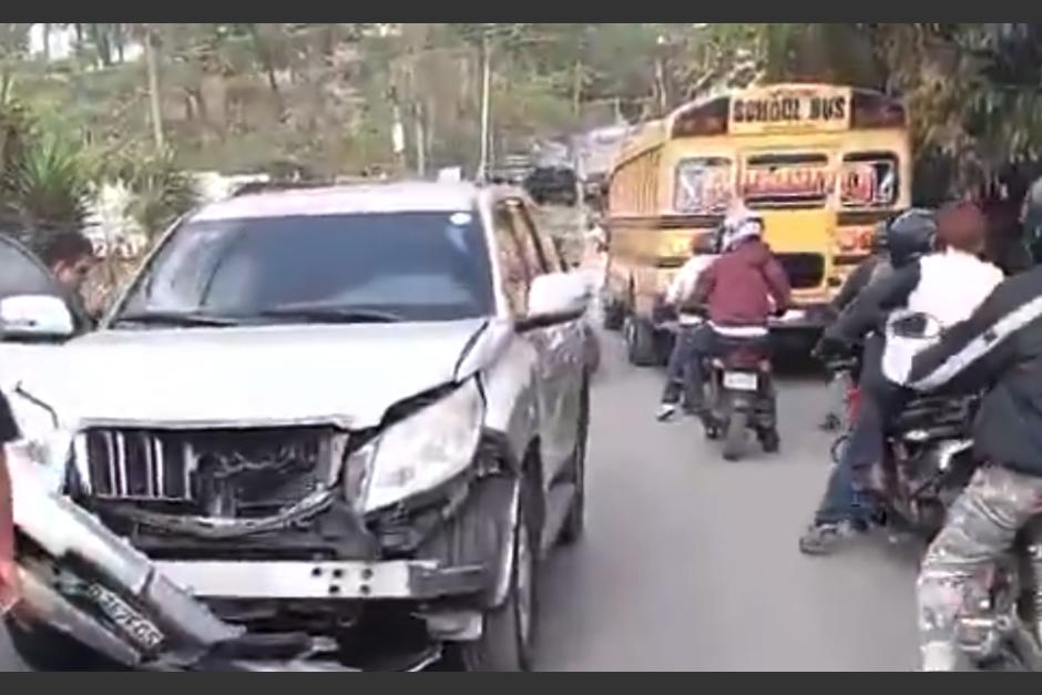 La pareja intentó defenderse e impactó contra la motocicleta de los atacantes (Foto: captura de video)
